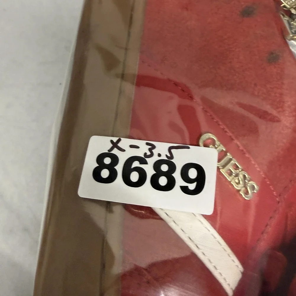 Guess Shoes Womens Size 10 Red Chain Charm Low Top‎ Casual Sneakers GWNA0K03